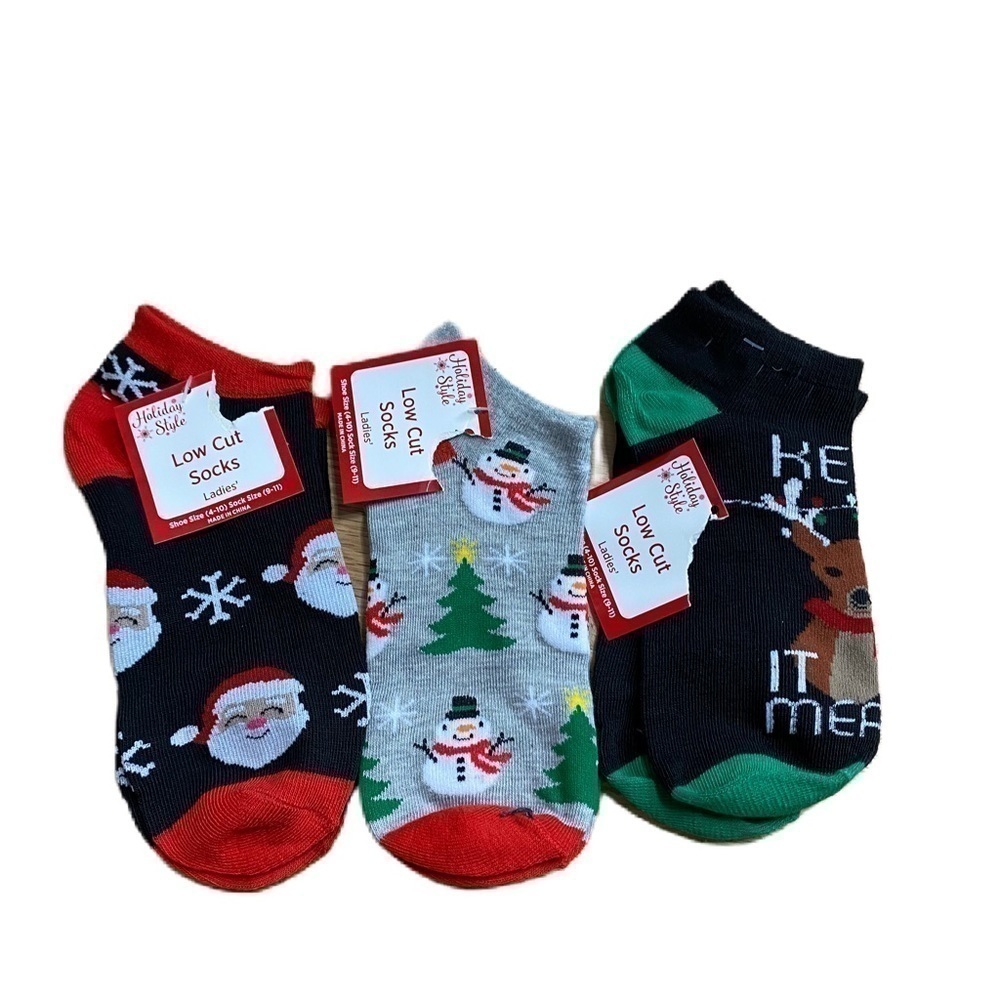 Christmas Women’s Low Cut Sock Bundle NWT Santa Clause Snowman Reindeer 4-10